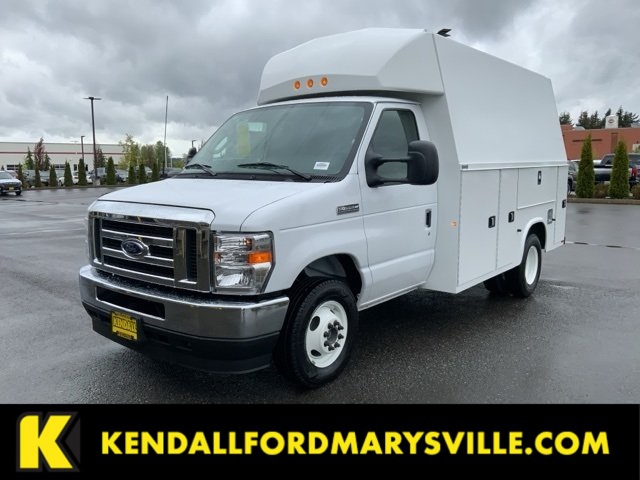 2025 Ford E-Series Cutaway Base's photo