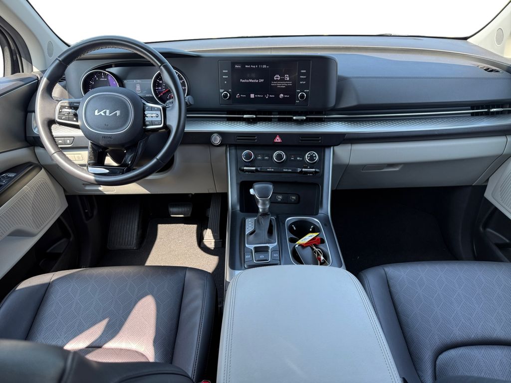 2024 Kia Carnival LX photo 10