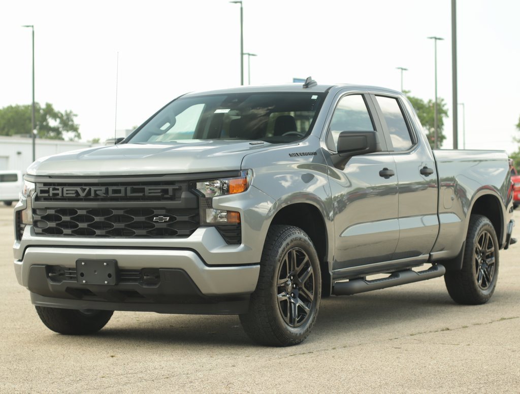 2026 Chevrolet Silverado 1500 Custom photo 3