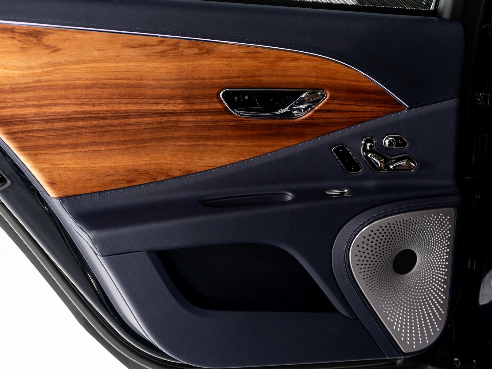 2025 Bentley Flying Spur Mulliner photo 18