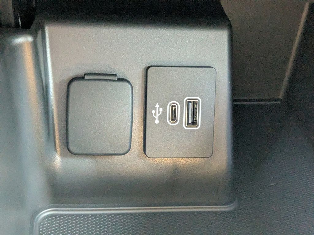 2025 Ford Explorer photo 25