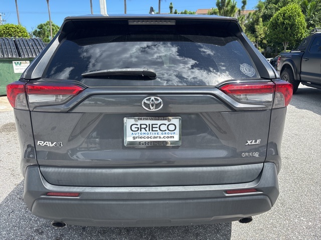 2020 Toyota RAV4 XLE photo 4