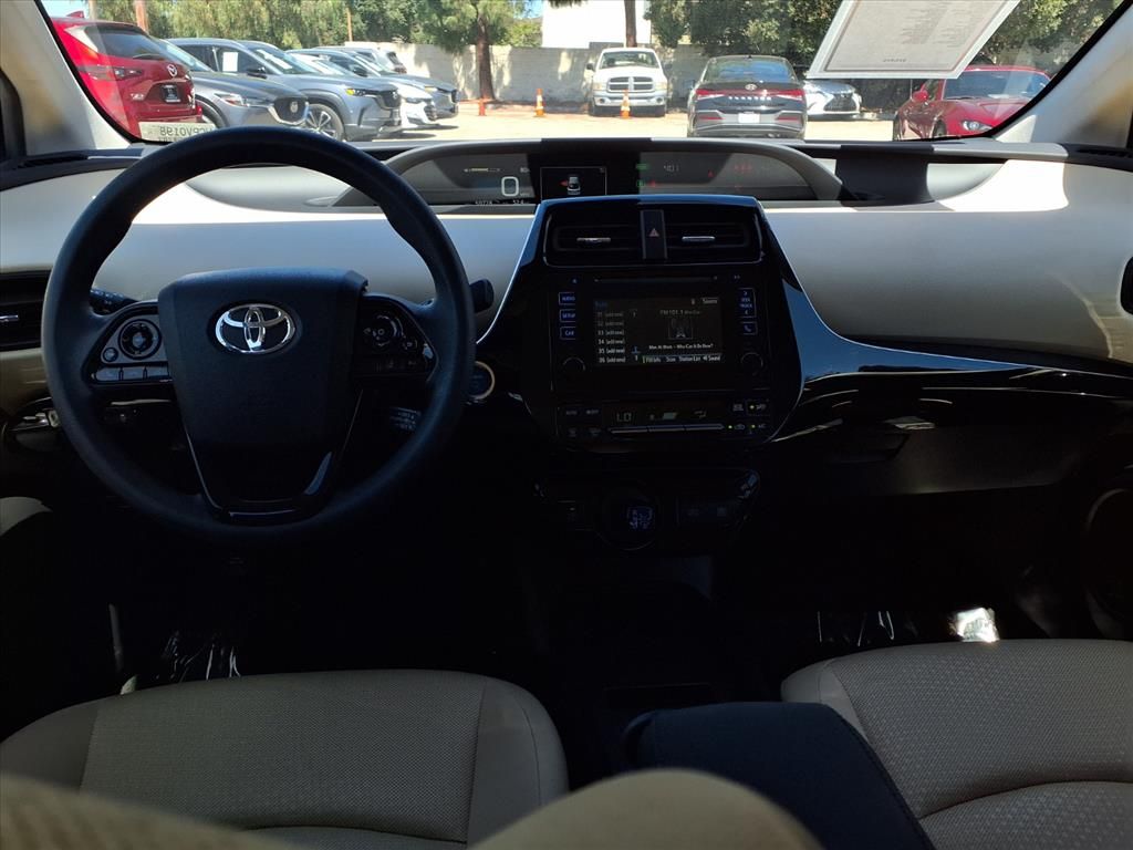 2019 Toyota Prius LE photo 16