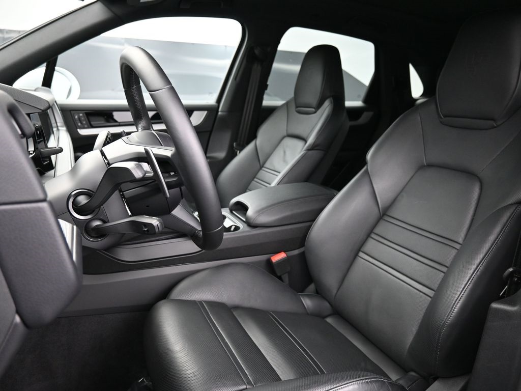 2024 Porsche Cayenne Base photo 4