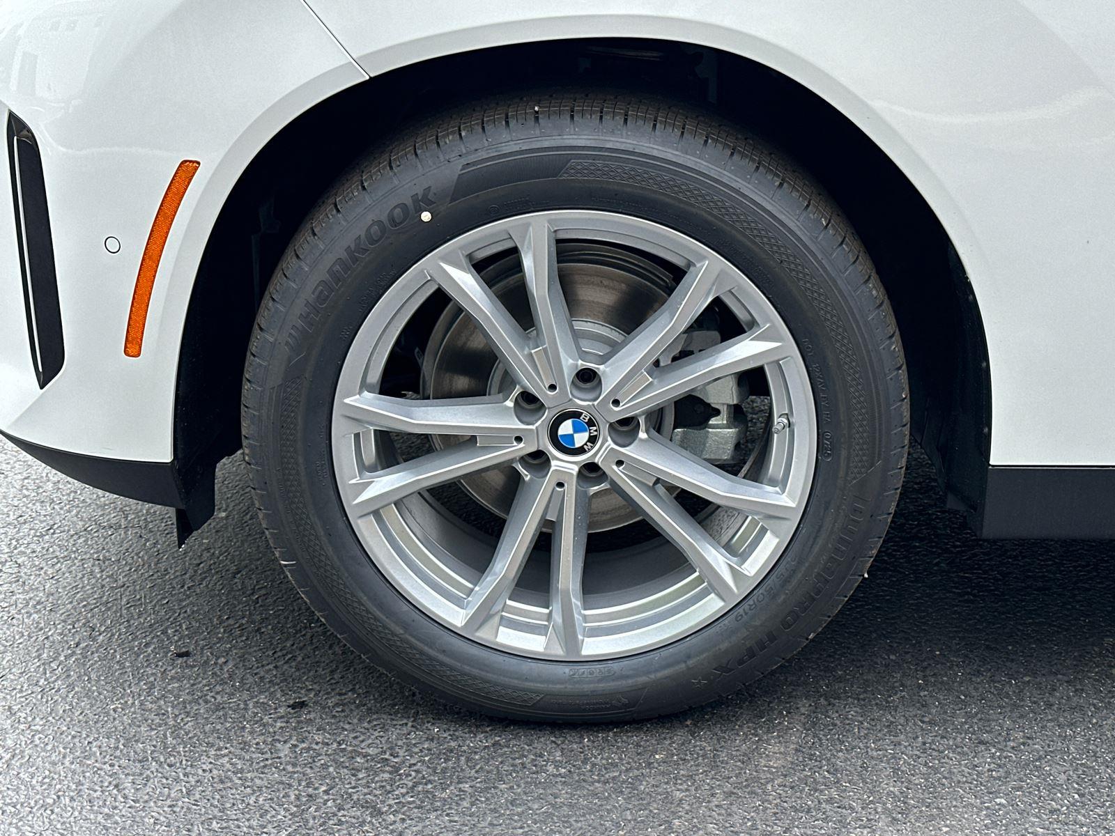 New 2025 Mineral White Metallic BMW 30 xDrive image 5