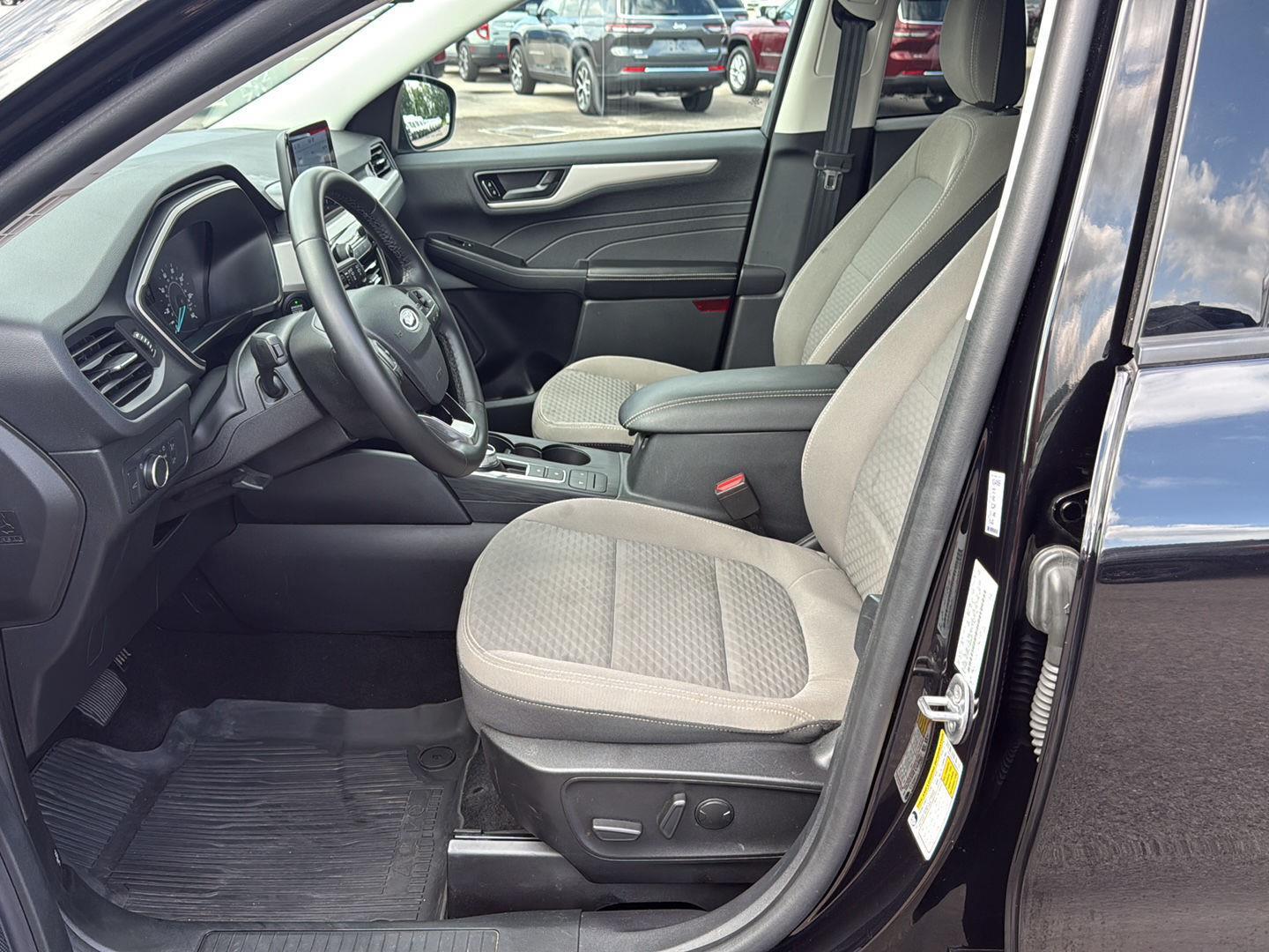 2022 Ford Escape SE photo 9