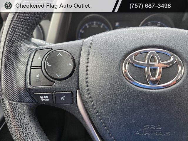 2018 Toyota RAV4 LE photo 11