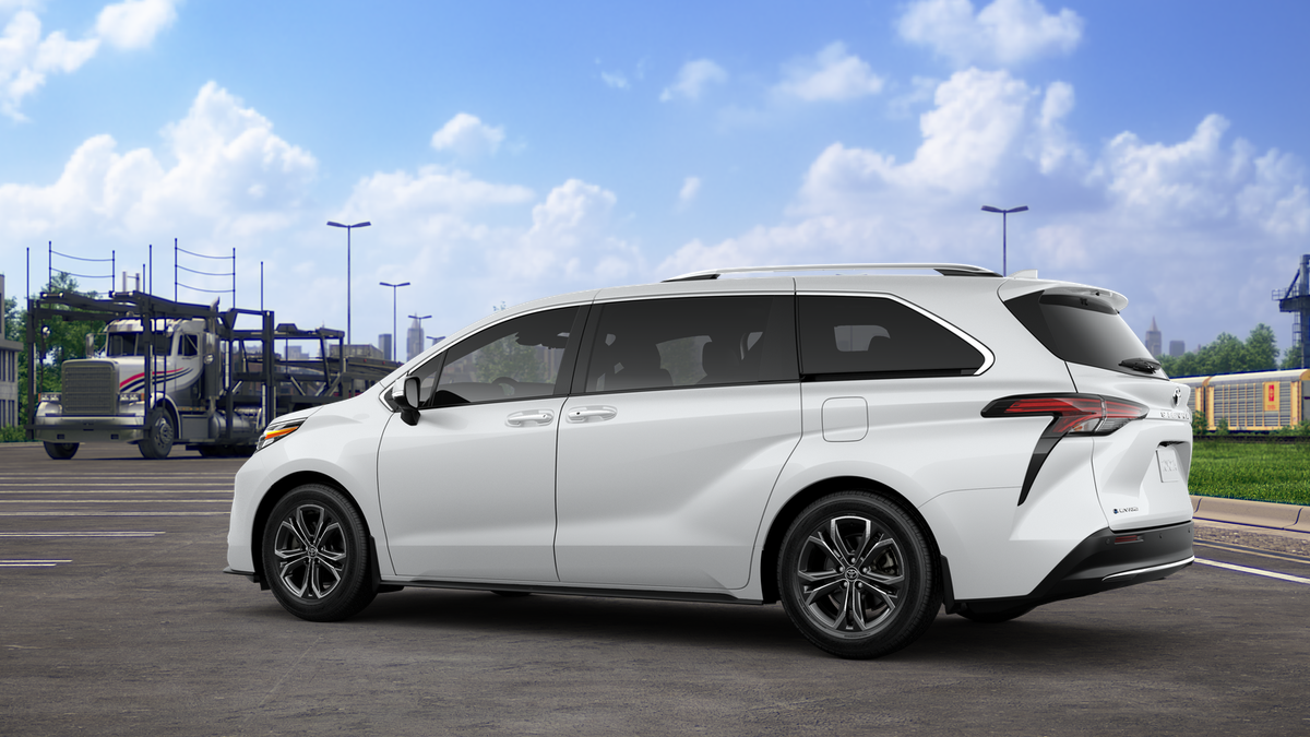 2025 Toyota Sienna Platinum photo 5
