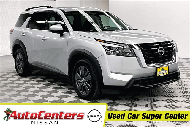 2024 Nissan Pathfinder SV's photo