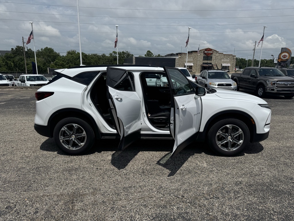 2023 Chevrolet Blazer 3LT photo 2