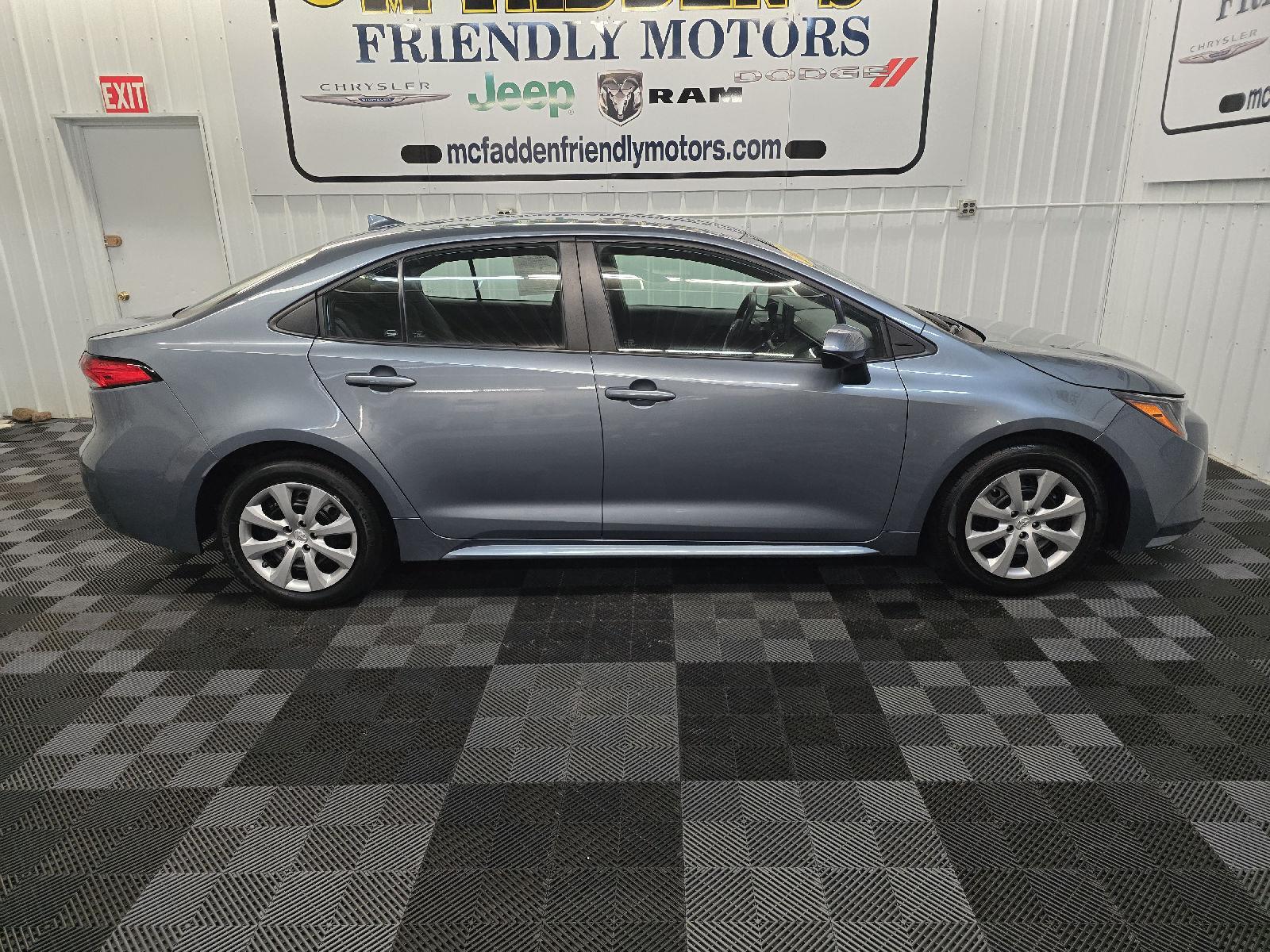 2023 Toyota Corolla LE's photo