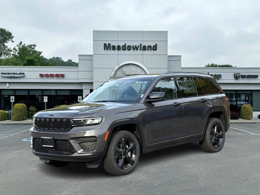 2025 Jeep Grand Cherokee Altitude's photo