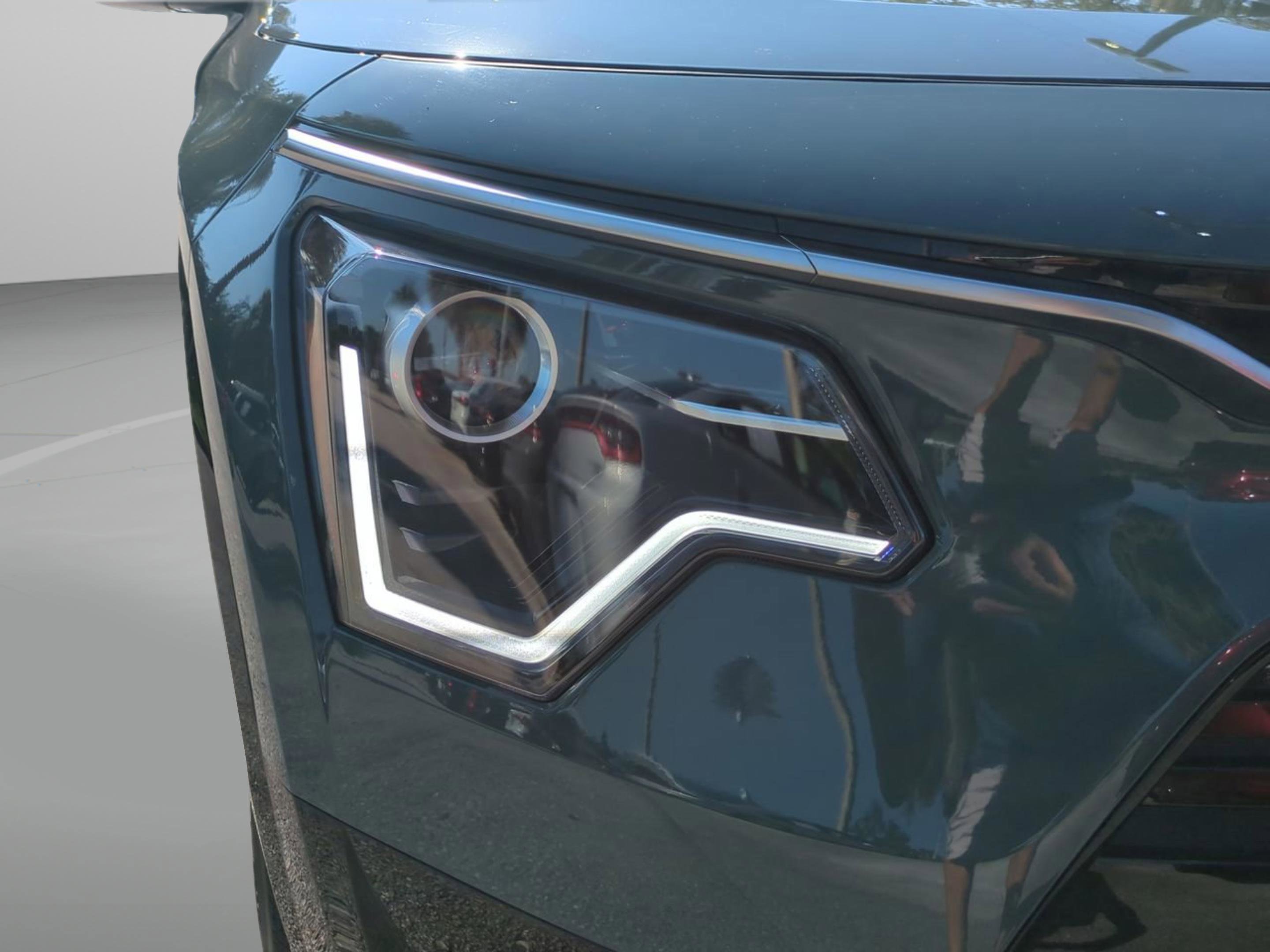 2025 Kia Niro SX photo 9