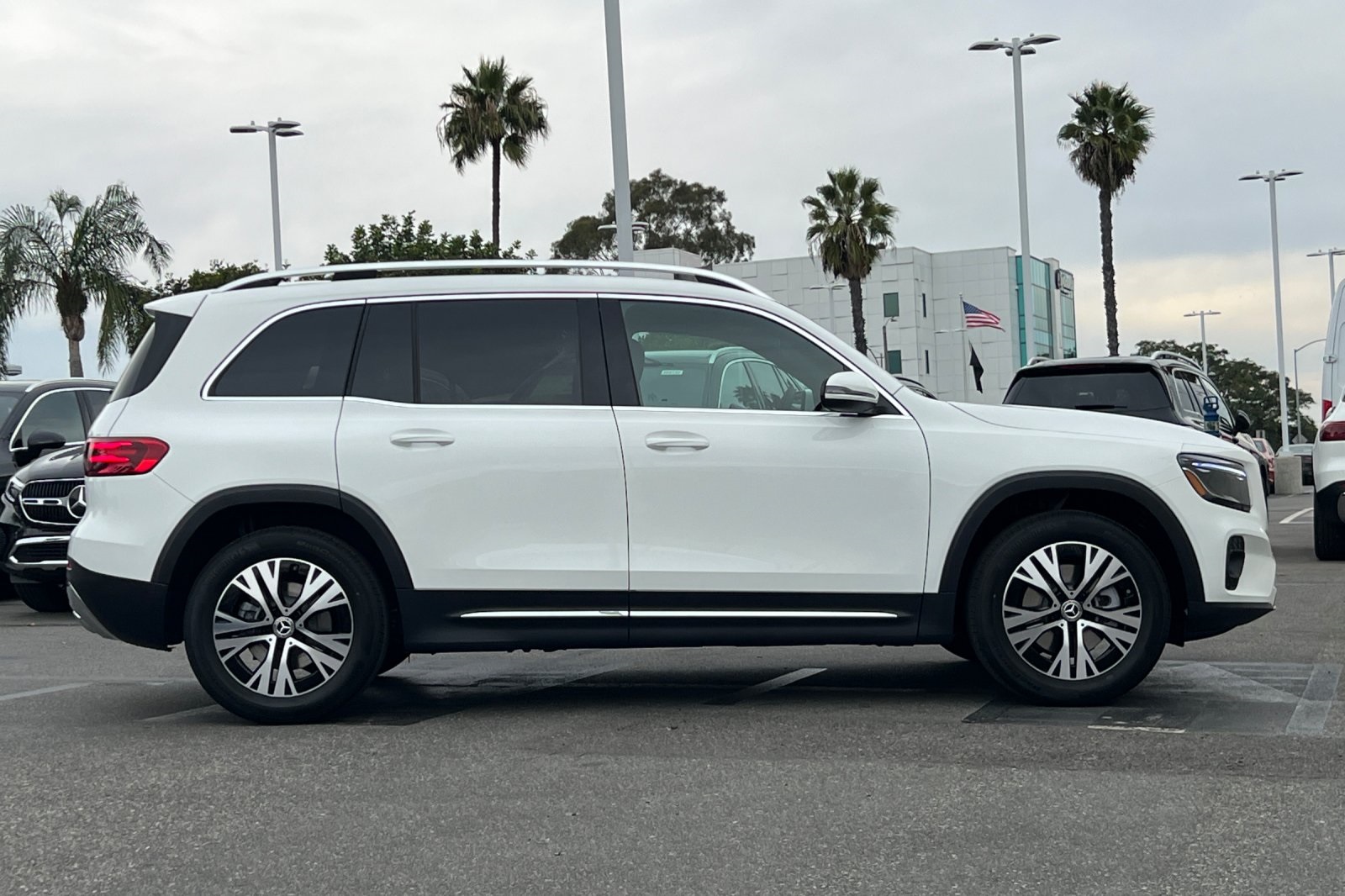 2026 Mercedes Benz GLB 250 photo 4