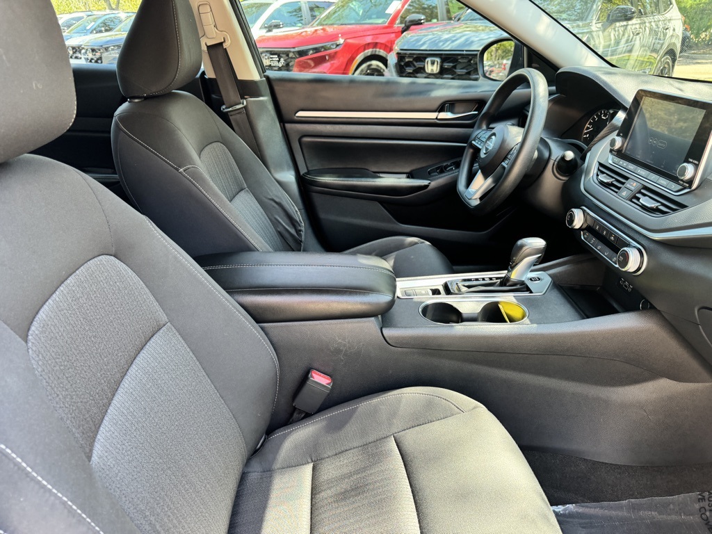 2022 Nissan Altima 2.5 SV photo 9
