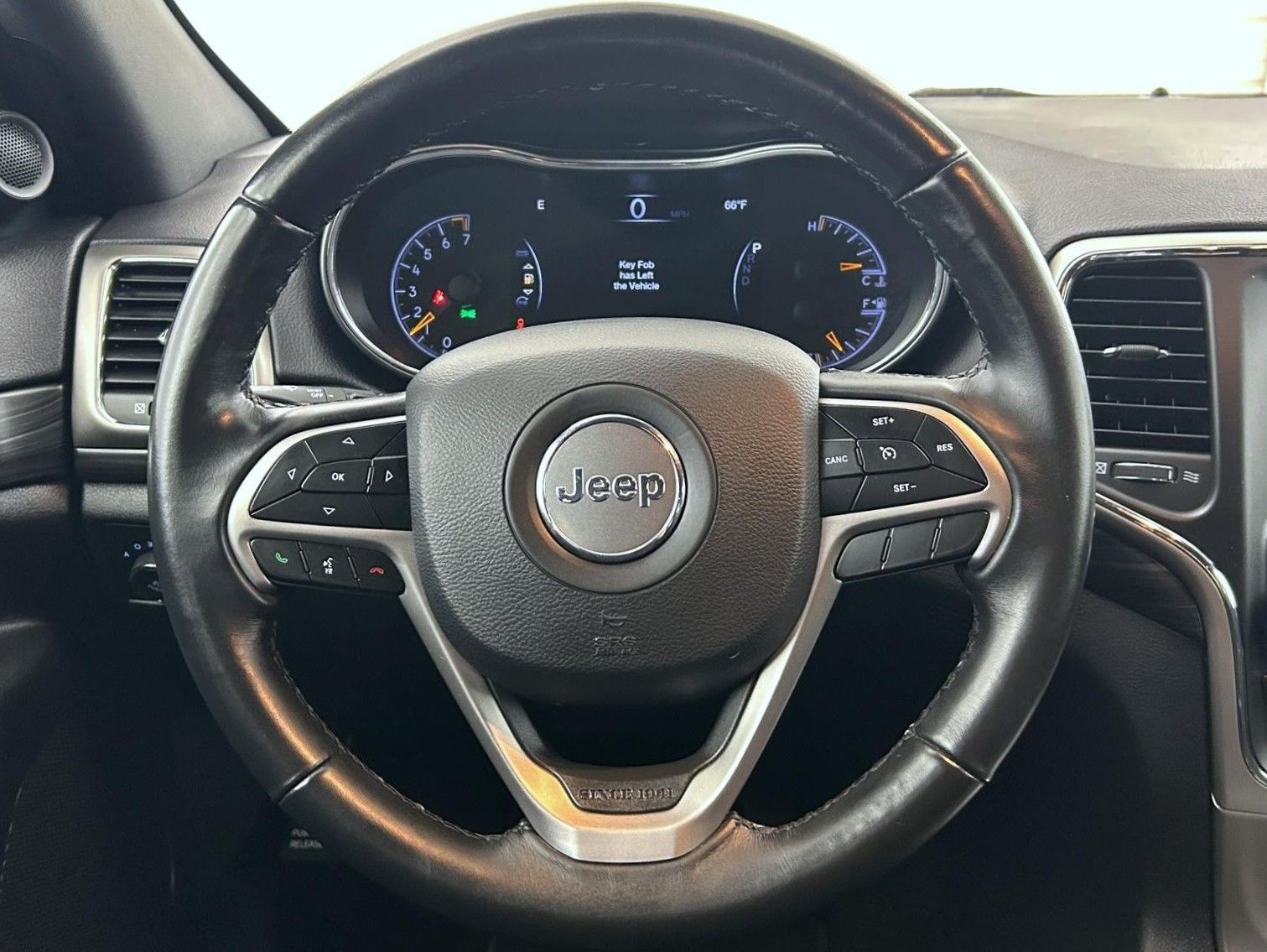 2019 Jeep Grand Cherokee Laredo E photo 11