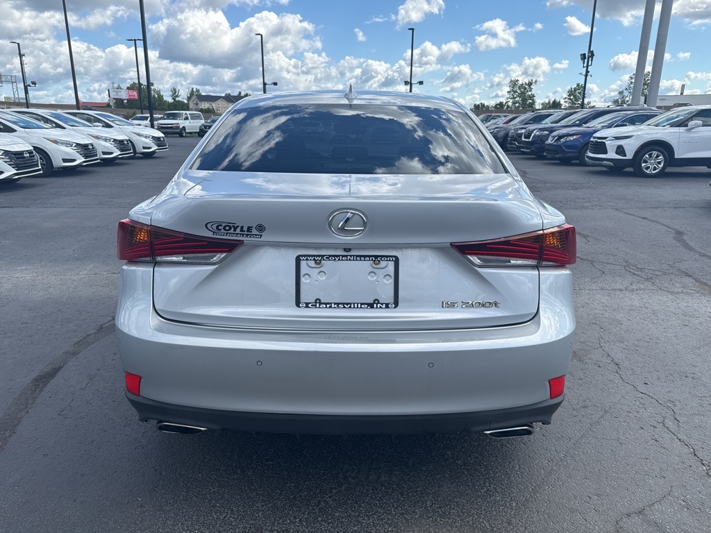 2017 Lexus IS 200t photo 4