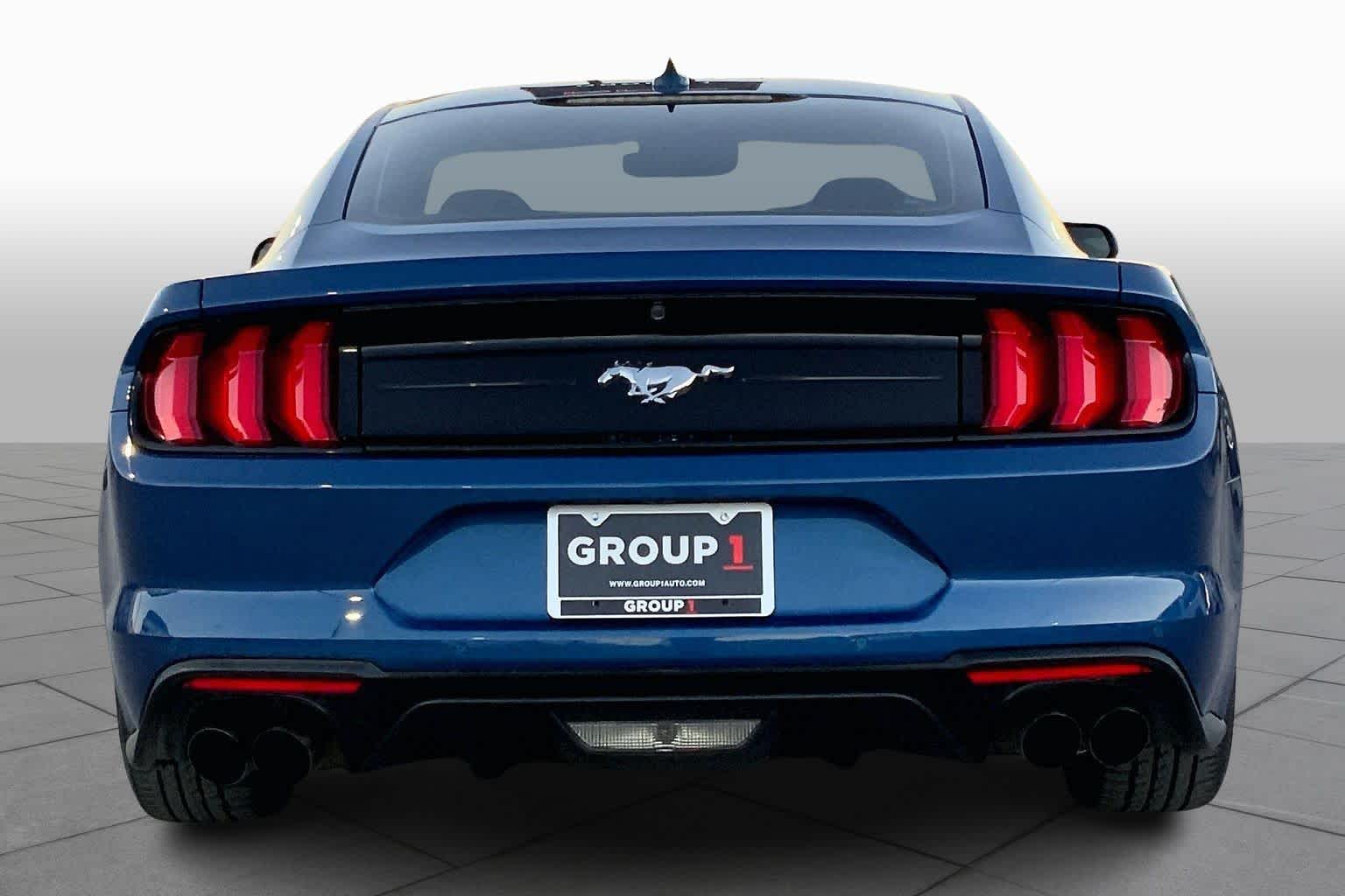 2022 Ford Mustang EcoBoost photo 4