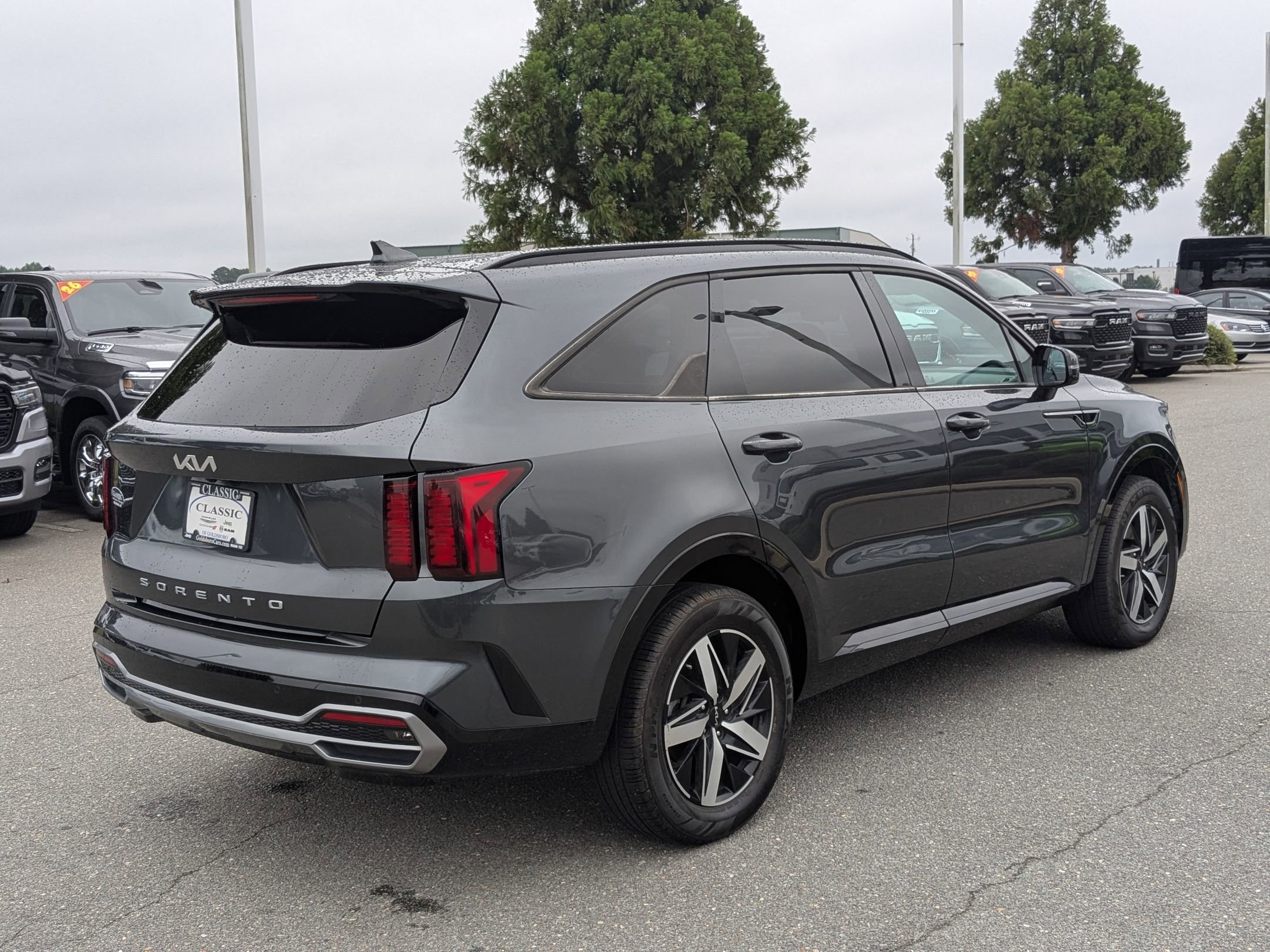 2022 Kia Sorento S photo 3