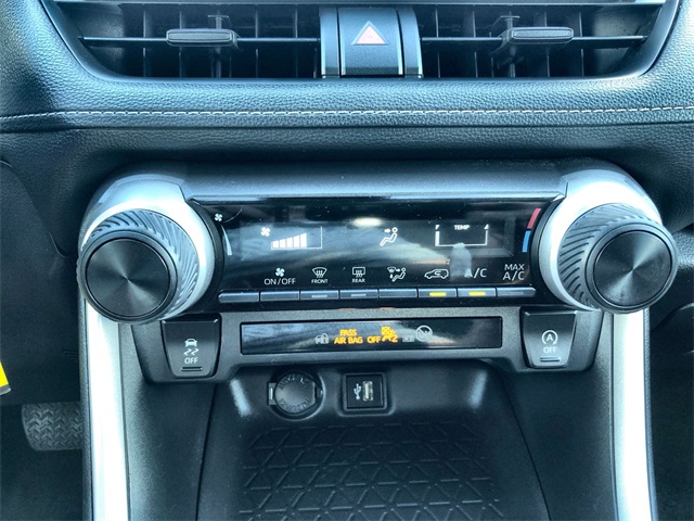 2024 Toyota RAV4 LE photo 9