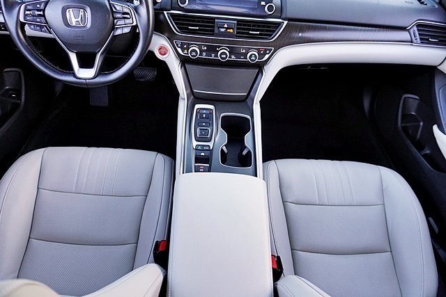 Used 2018  Honda Touring image 20