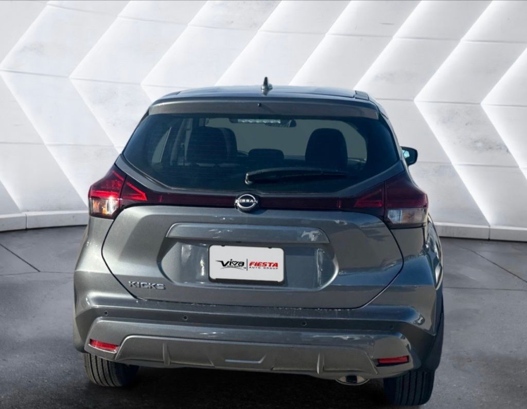 2025 Nissan Kicks Play S photo 3