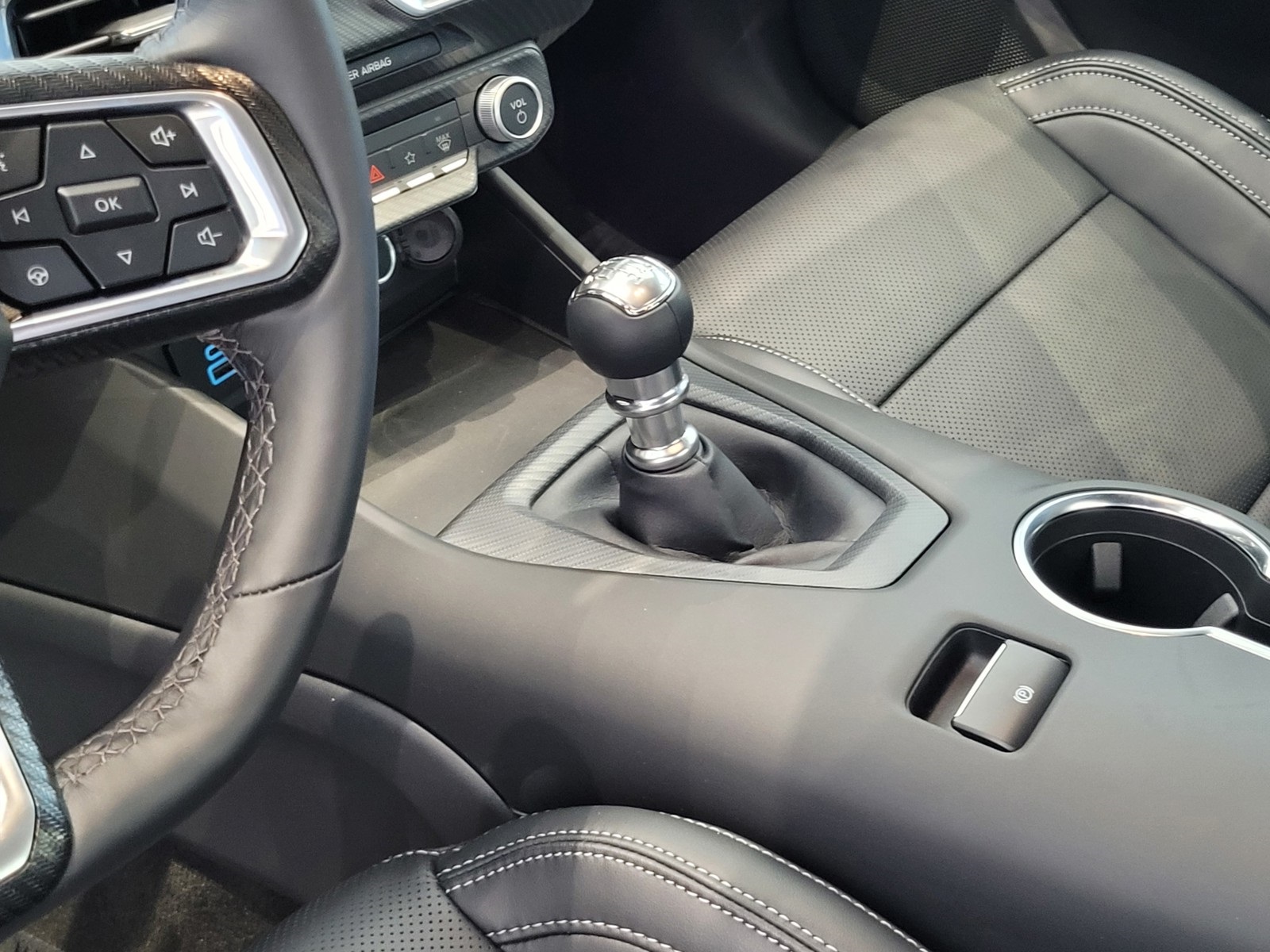 2025 Ford Mustang GT Premium photo 12