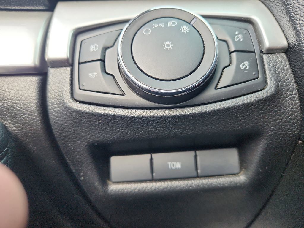 2017 Ford Explorer XLT photo 31