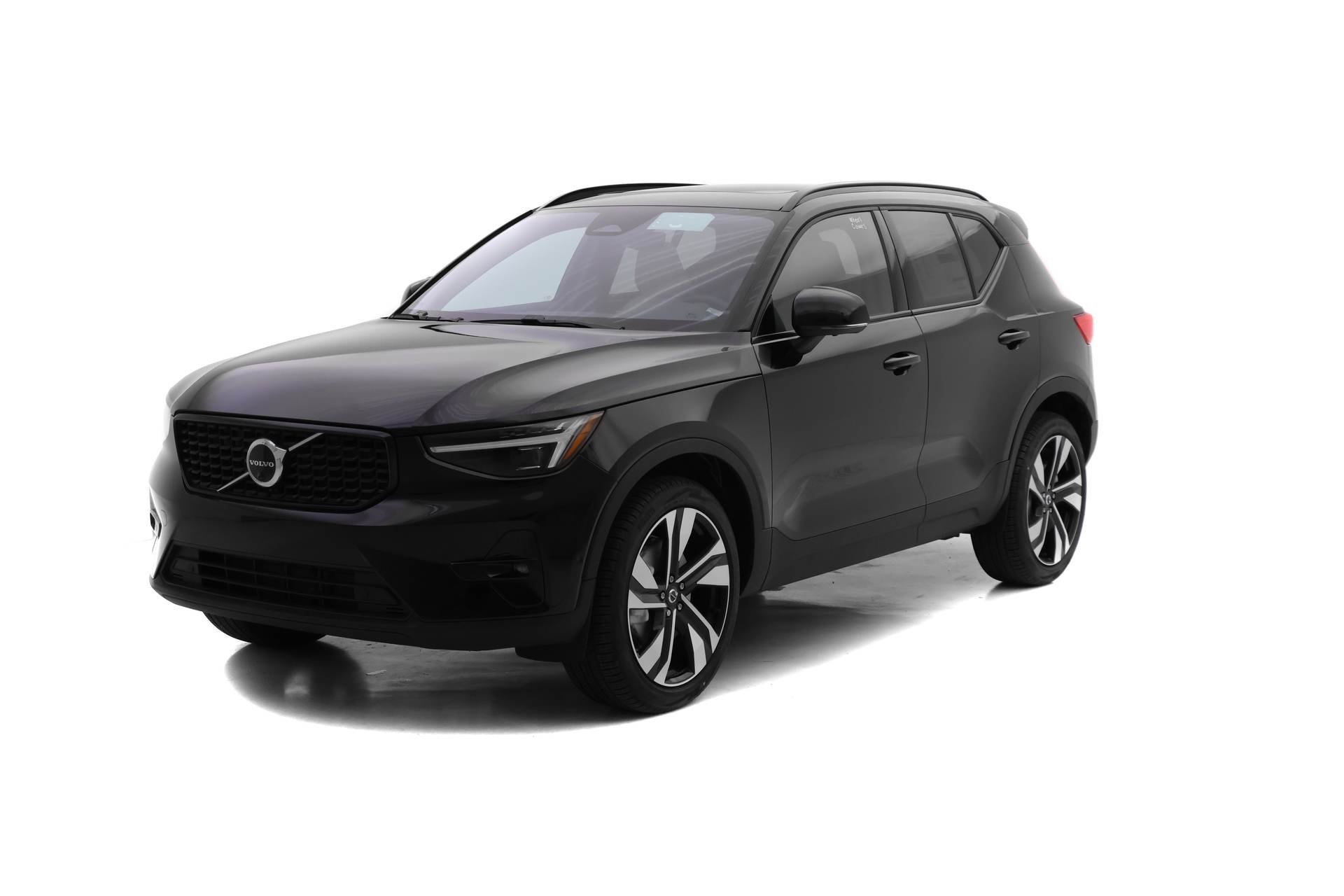 2025 Volvo XC40 Plus
