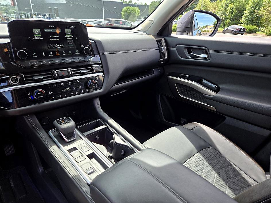 2024 Nissan Pathfinder Platinum photo 14