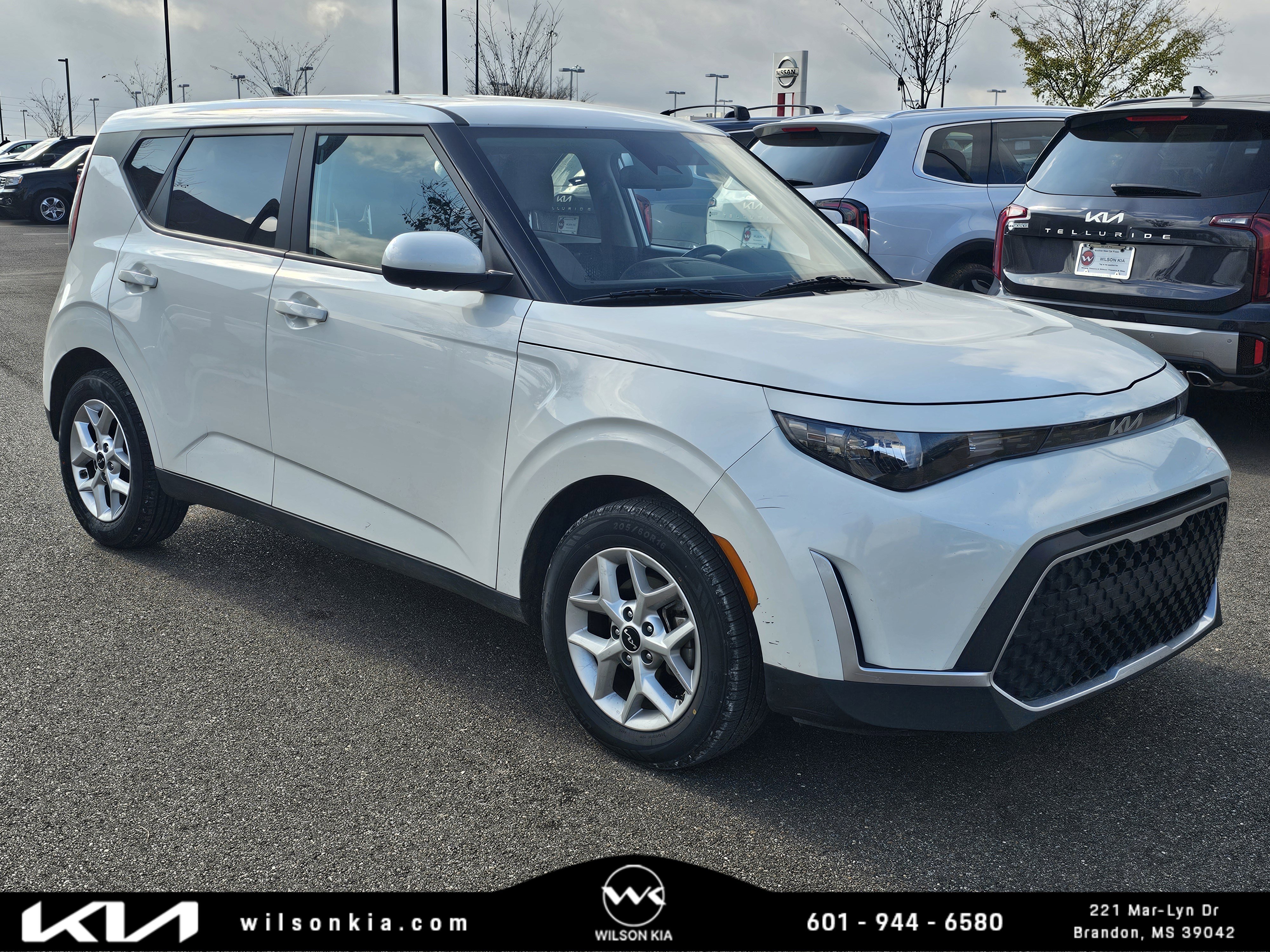 2023 Kia Soul LX's photo