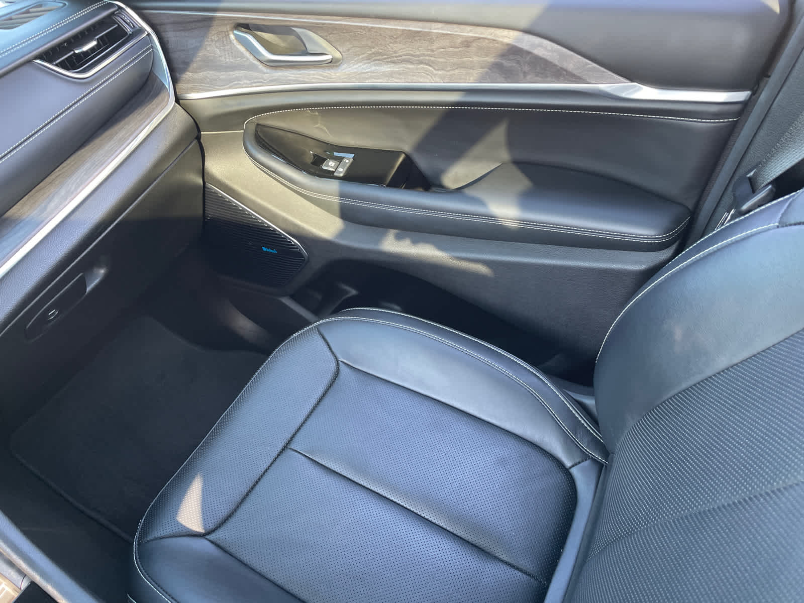 2023 Jeep Cherokee Overland 4xe photo 13