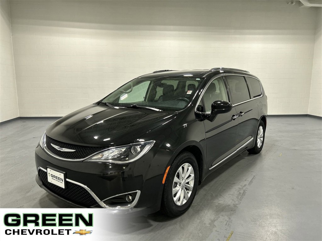 2019 Chrysler Pacifica Touring L's photo