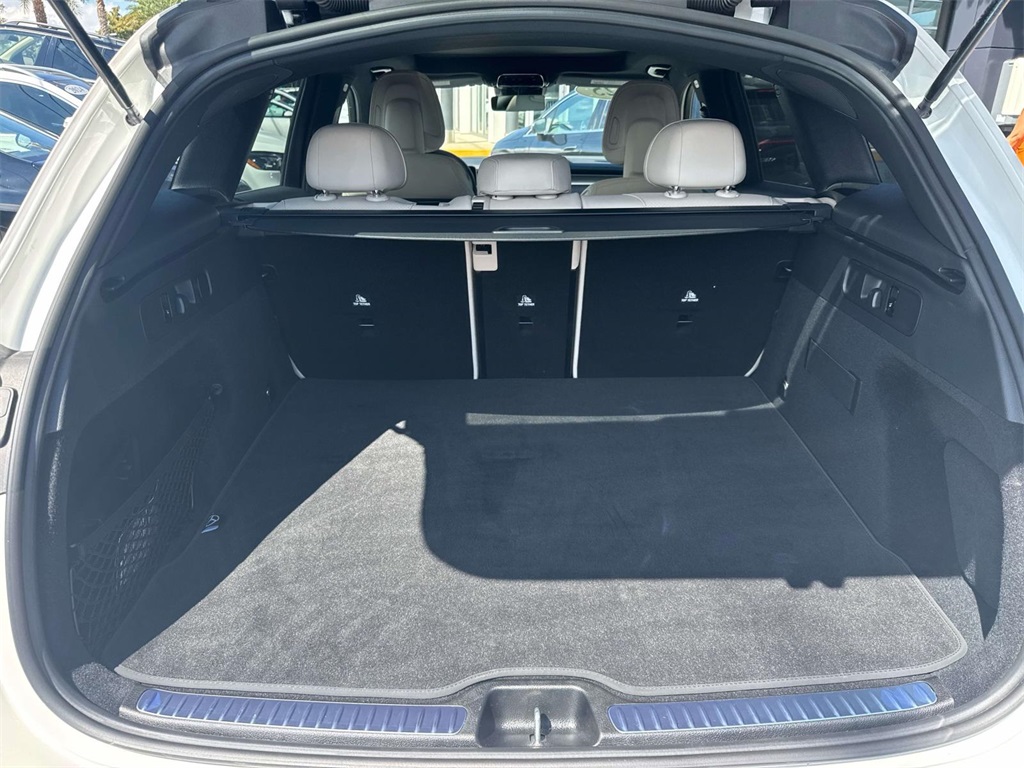 2025 Mercedes Benz GLC 300 4MATIC photo 6