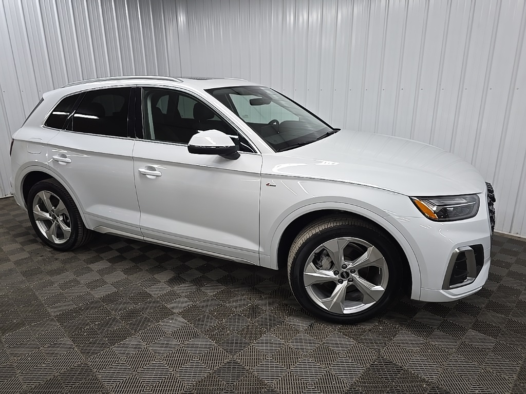 2024 Audi Q5 Premium Plus's photo