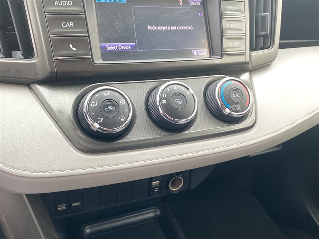 2014 Toyota RAV4 LE photo 27