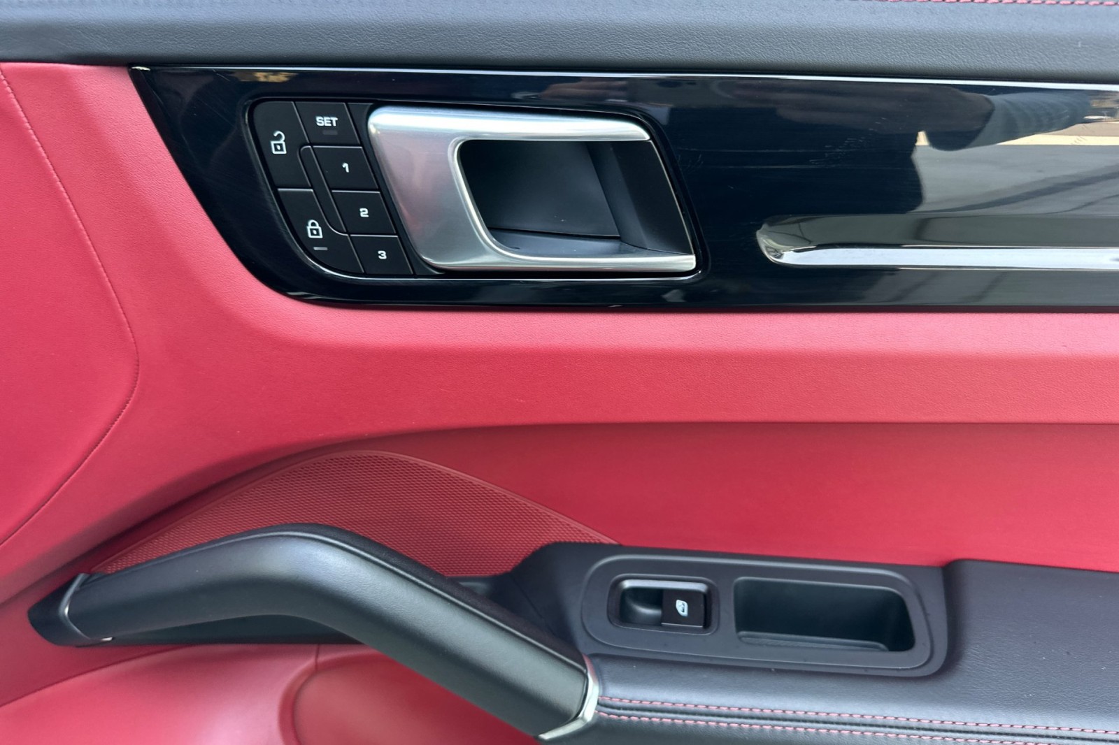 2022 Porsche Cayenne Platinum Edition photo 21