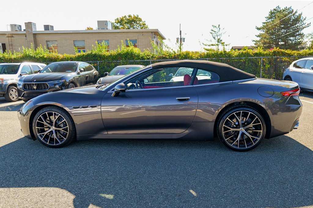2026 Maserati Grancabrio Base photo 4