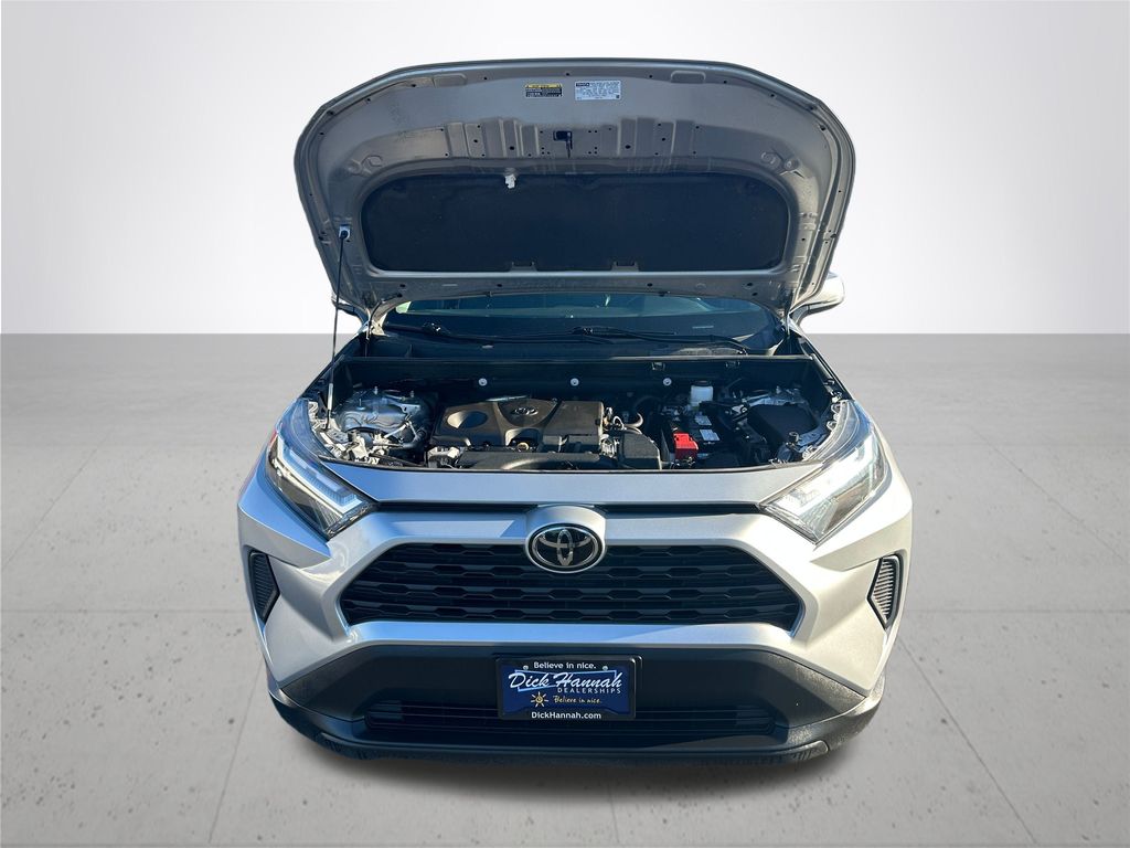 2023 Toyota RAV4 XLE photo 3