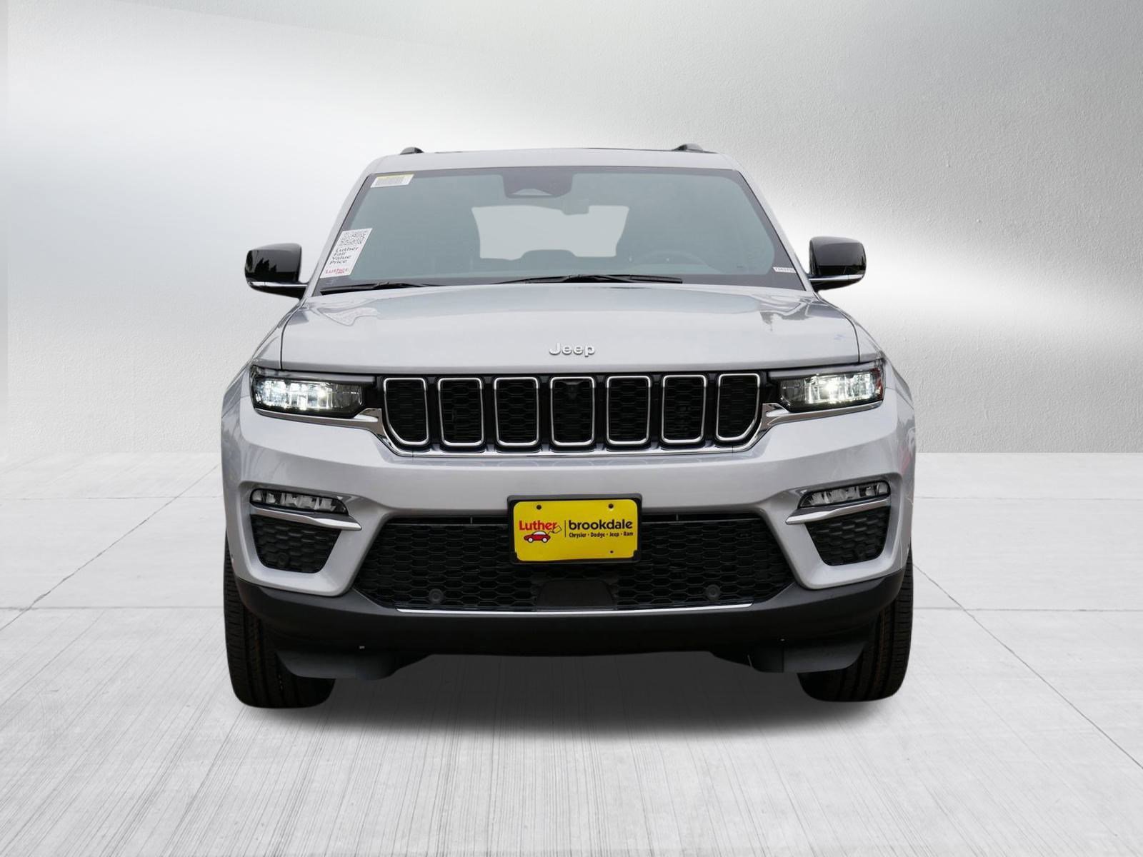 2025 Jeep Grand Cherokee Limited photo 2