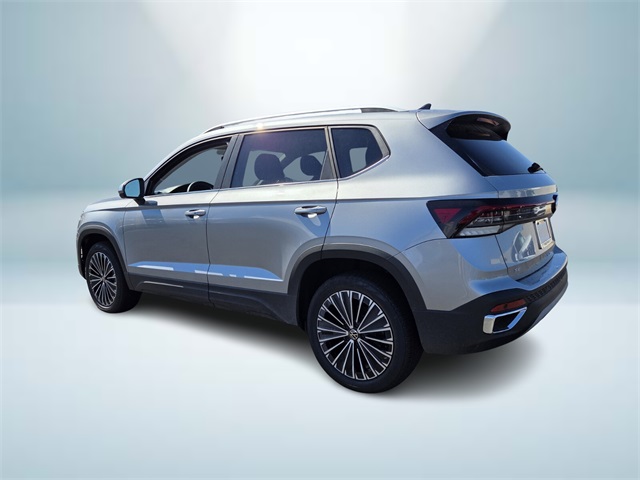 2025 Volkswagen Taos SE photo 3