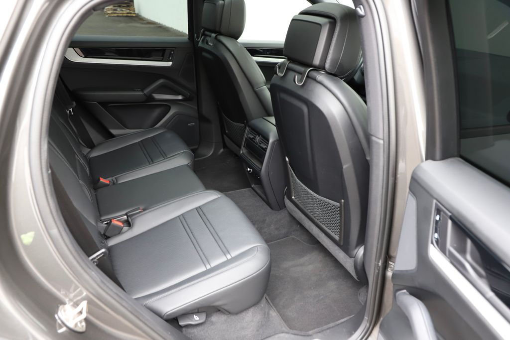 2024 Porsche Cayenne Coupe Base photo 39