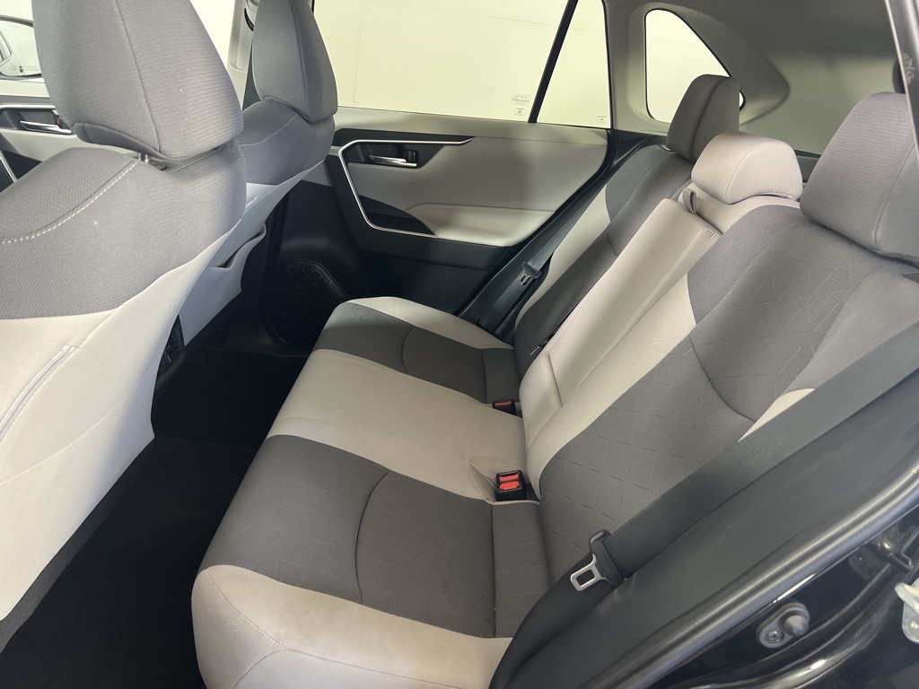 2019 Toyota RAV4 XLE photo 17