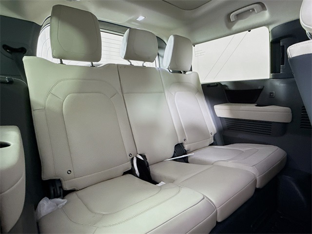 2023 Land Rover Defender 130 First Edition photo 26