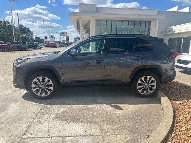 2022 Toyota RAV4 XLE Premium photo 2