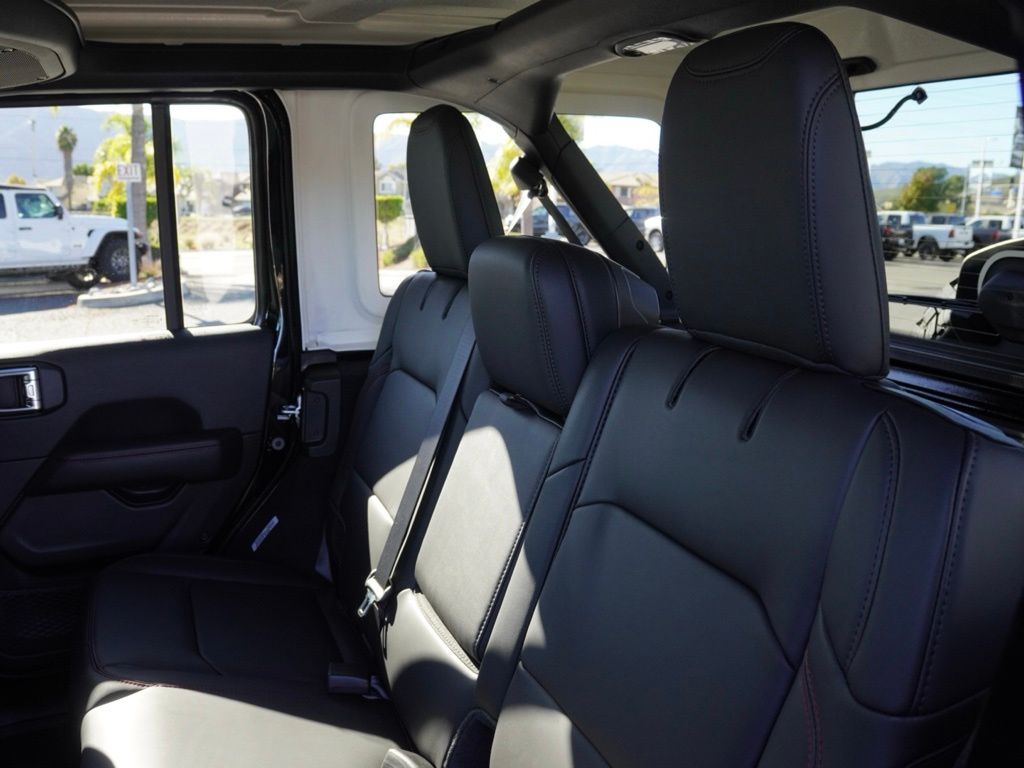 New 2026 Black Clear-Coat Exterior Paint Jeep Rubicon image 22