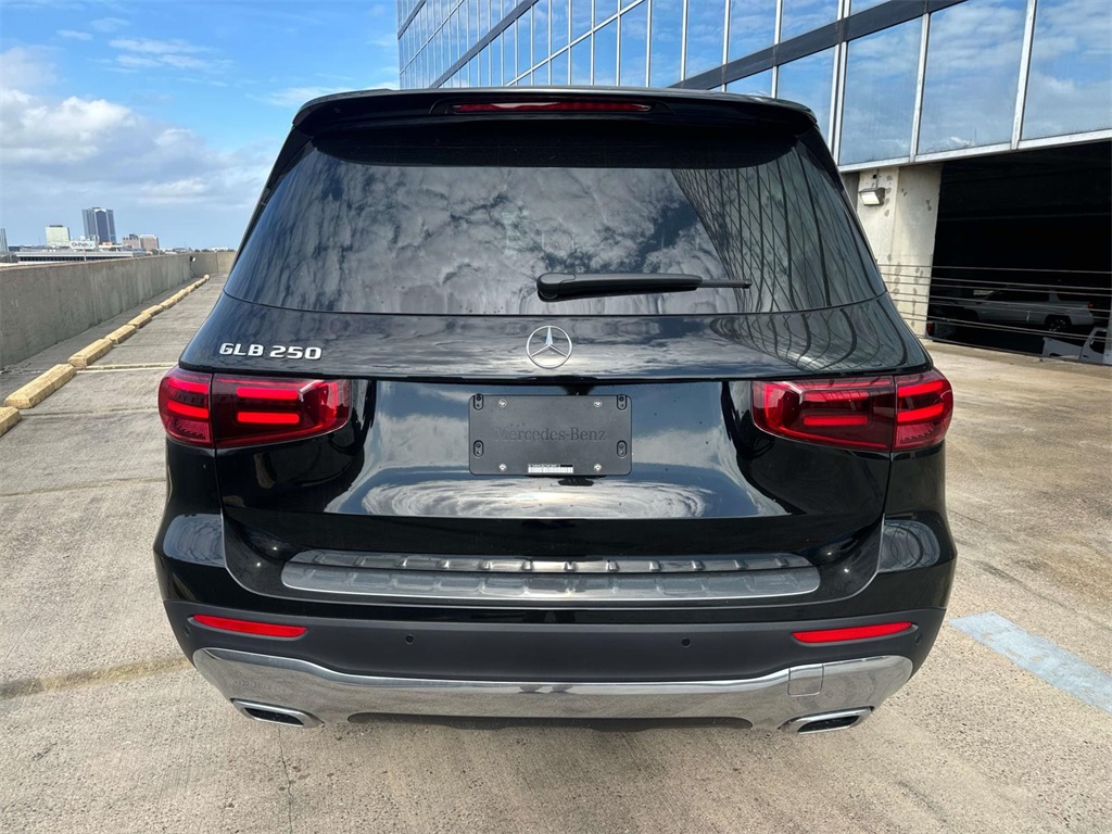 2025 Mercedes Benz GLB 250 photo 4