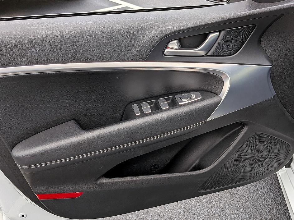 2023 Genesis G70 2.0T photo 12