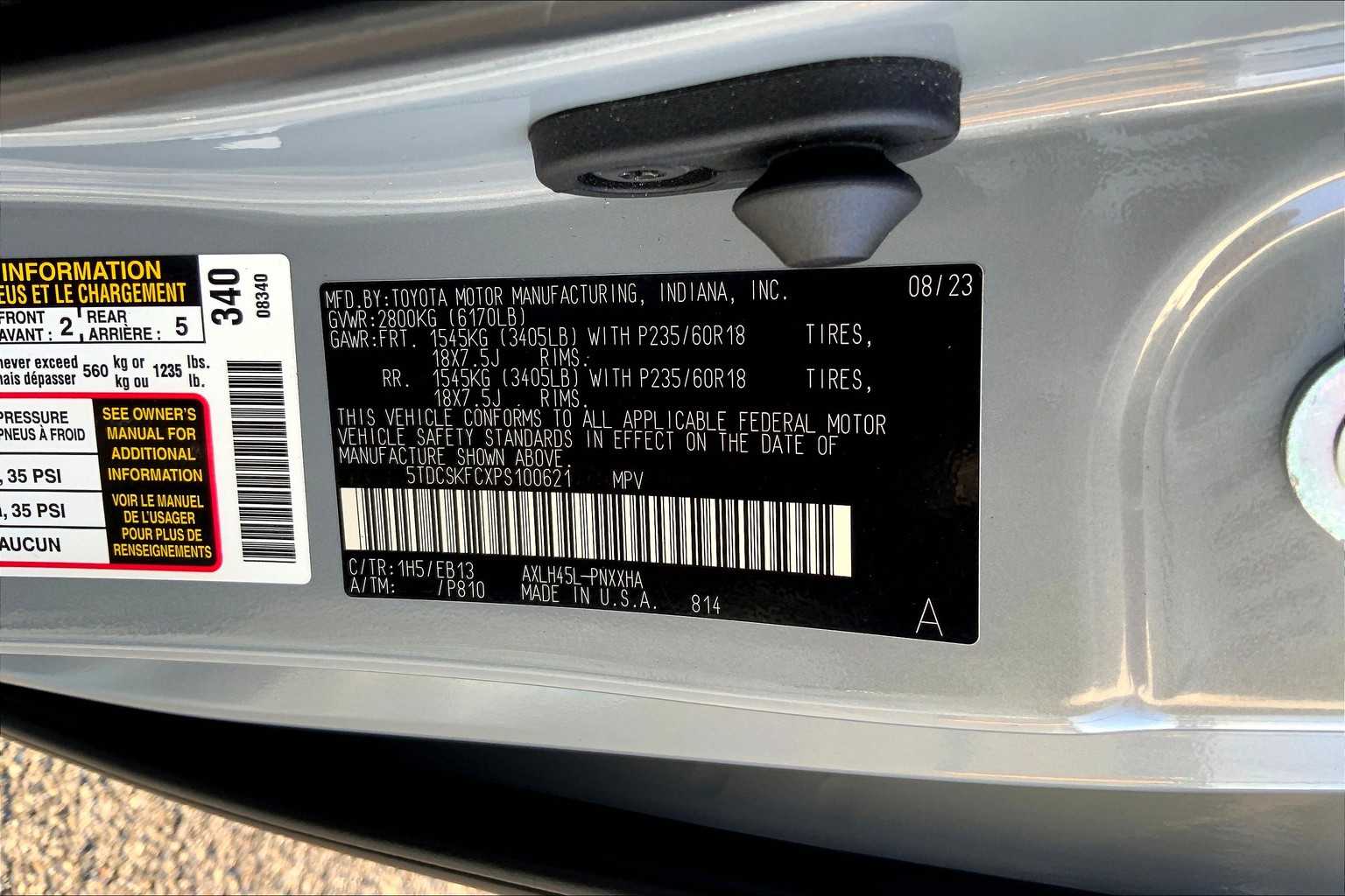 2023 Toyota Sienna Woodland Edition photo 34