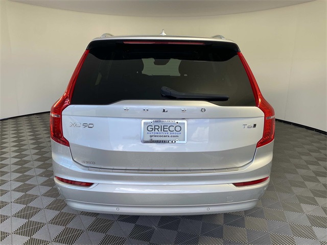 2022 Volvo XC90 T6 Momentum photo 6